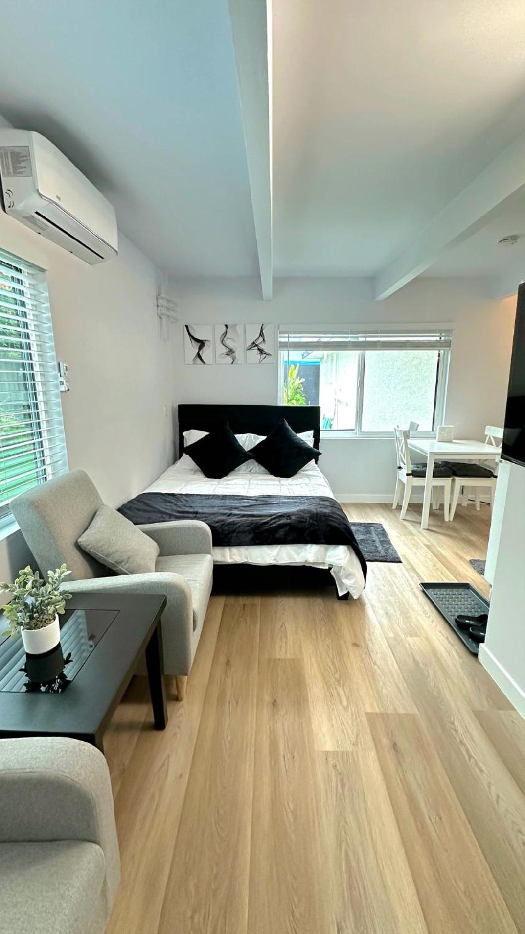 Couette-café Modern Stylish &cozy Back Unit