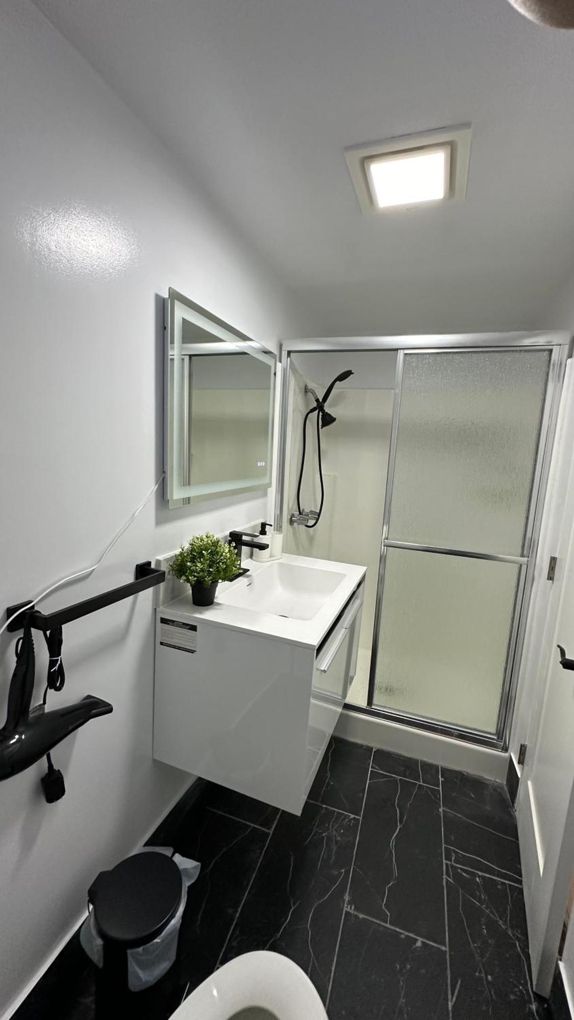 Couette-café Modern Stylish &cozy Back Unit Los Angeles